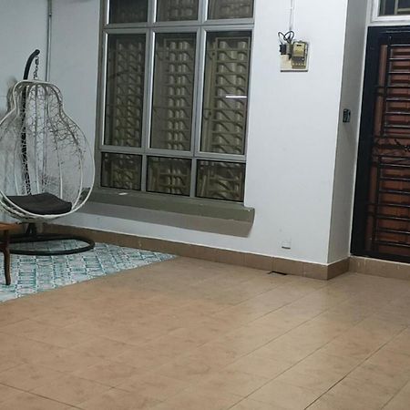 Zulaikha'S Homestay Ulu Tiram Johor Bahru Zewnętrze zdjęcie