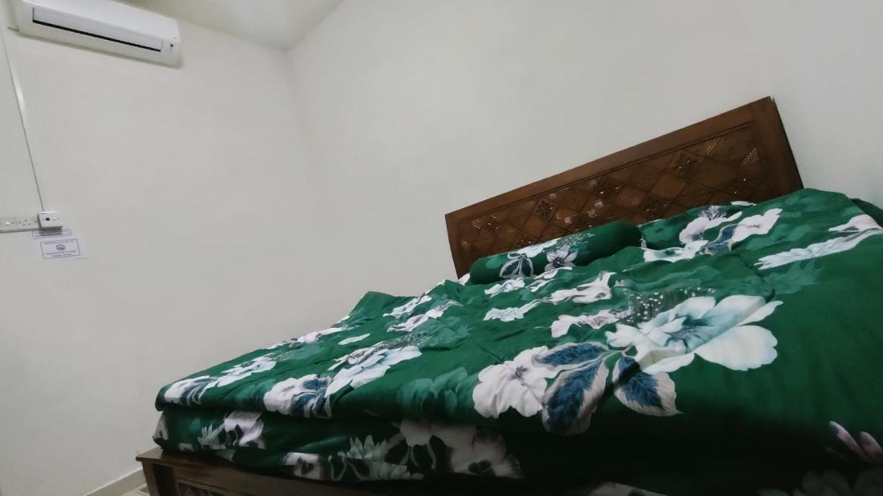 Zulaikha'S Homestay Ulu Tiram Johor Bahru Zewnętrze zdjęcie